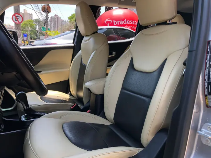 Renegade 1.8 16V Flex 4P Automático