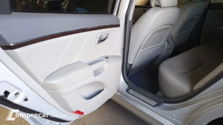 AZERA 3.3 MPFI GLS Sedan V6 24V