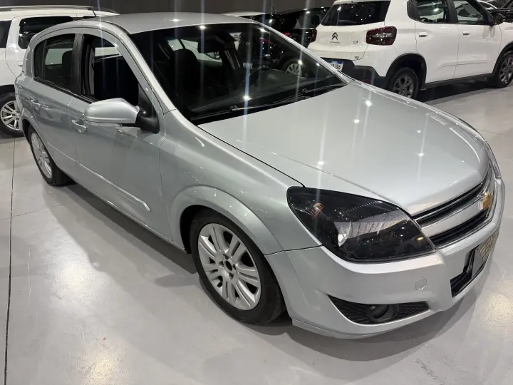 VECTRA 2.0 MPFI GT HATCH 8V FLEX 4P MANUAL