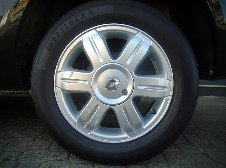 LOGAN 1.6 EXPRESSION 16V FLEX 4P AUTOMÁTICO