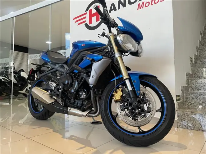 STREET TRIPLE 675