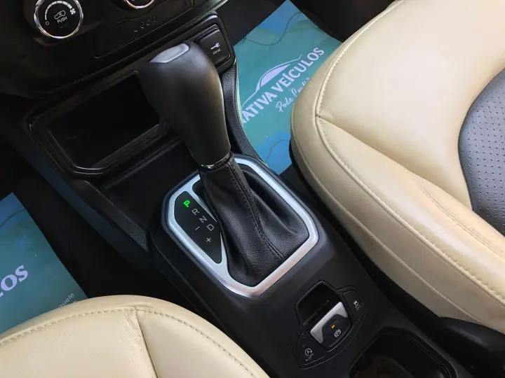 Renegade 1.8 16V Flex 4P Automático
