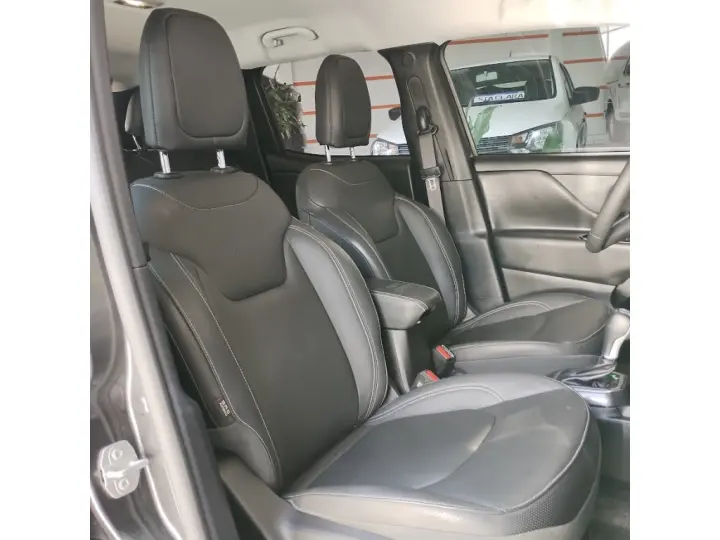 RENEGADE 1.3 T270 TURBO FLEX LONGITUDE AT6