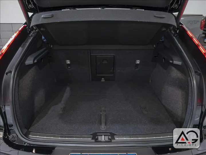 C40 P8 Recharge Pure Electric AWD