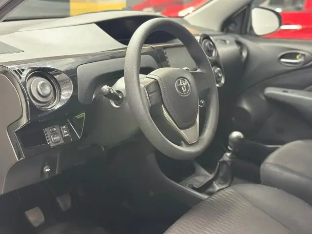 ETIOS HATCH - 1.3 X 16V 4P MANUAL