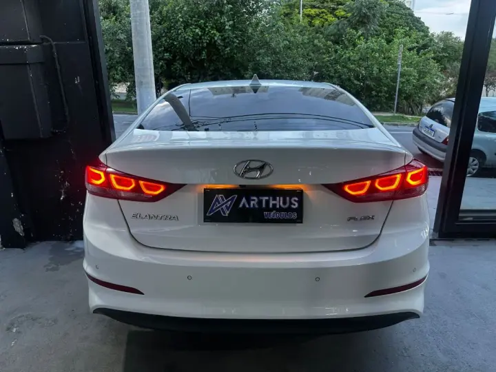 Elantra 2.0 16V Flex Aut.