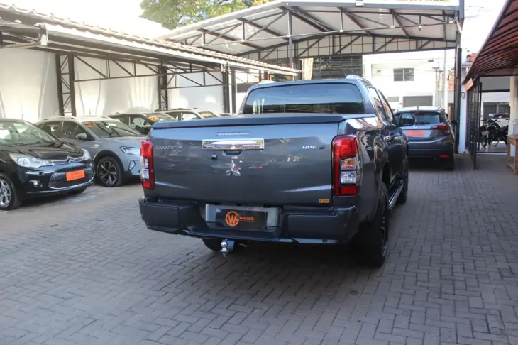 L 200 Triton 2.4 16V SPORT HPE-S 4X4 CABINE DUPLA TURBO DIES