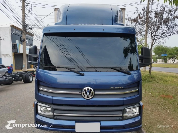 Volkswagen Delivery Express+ 3.0 Prime + Baú 5m
