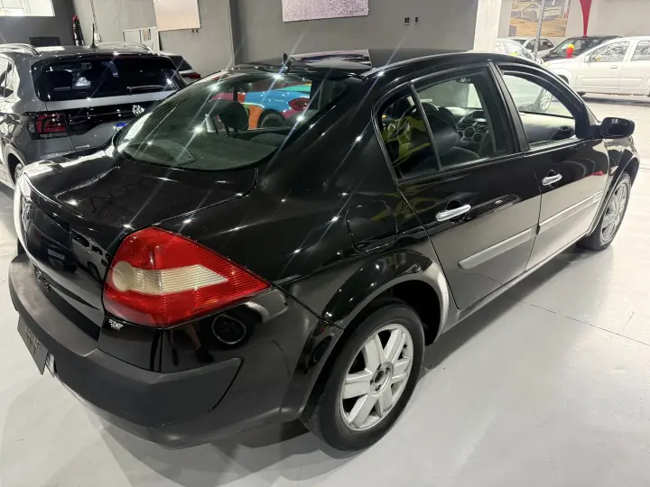 MEGANE 2.0 DYNAMIQUE SEDAN 16V GASOLINA 4P AUTOMÁTICO