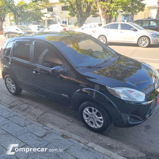 FIESTA 1.6 MPI Class Hatch 8V