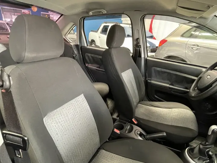 FIESTA 1.6 ROCAM SEDAN 8V FLEX 4P MANUAL