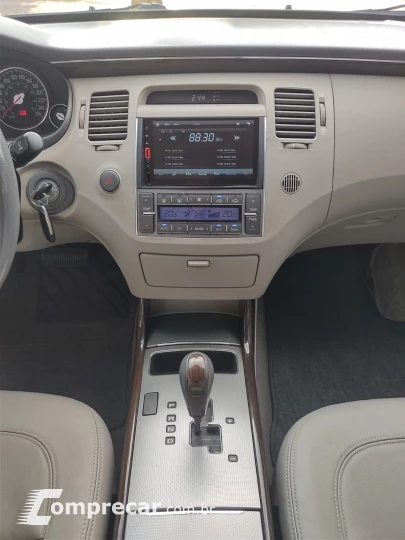 AZERA 3.3 MPFI GLS Sedan V6 24V