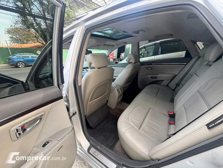 AZERA 3.3 MPFI GLS Sedan V6 24V