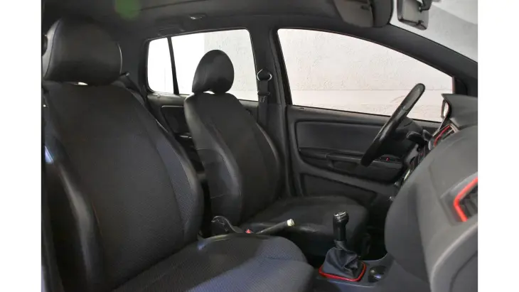 FOX - 1.6 MI ROCK IN RIO 8V 4P MANUAL