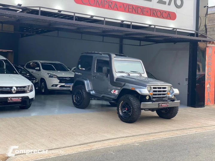 T-4 4x4 3.0 TB Int. Cap. Rígida Diesel