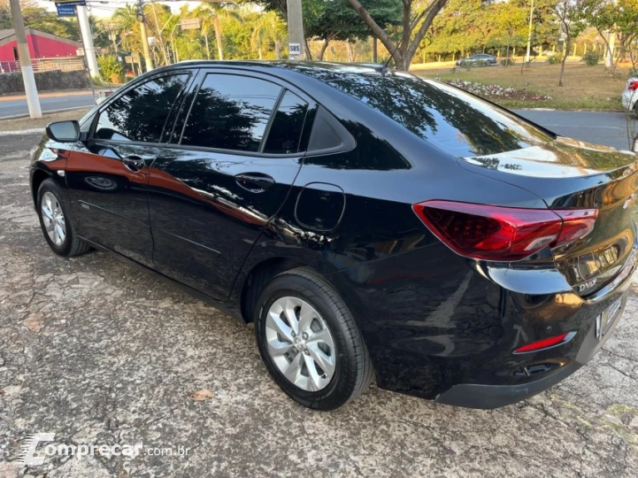 ONIX 1.0 Turbo Plus LT