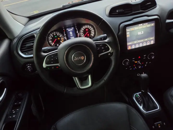 Renegade Longitude 1.8 4x2 Flex 16V Aut.