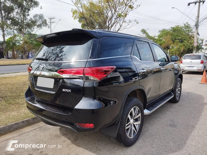 HILUX 2.8 SW4 4X4 8V