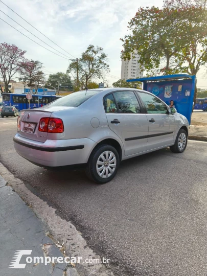 Polo Sedan 1.6 4P