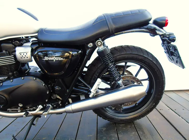 TRIUMPH STREET TWIN