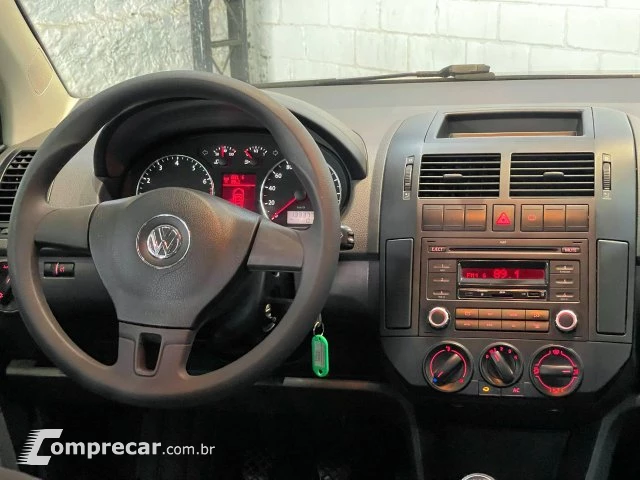 POLO SEDAN - 1.6 MI COMFORTLINE 8V 4P MANUAL