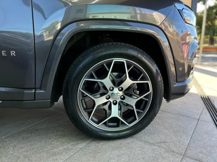 COMMANDER 1.3 T270 TURBO FLEX OVERLAND AT6