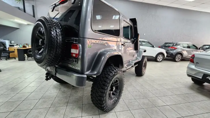 T-4 4x4 3.0 TB Int. Cap. Rígida Diesel