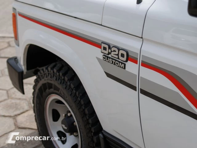D20 - 4.0 CUSTOM DE LUXE CS 8V TURBO 2P MANUAL