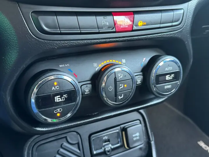 RENEGADE 1.8 16V Longitude