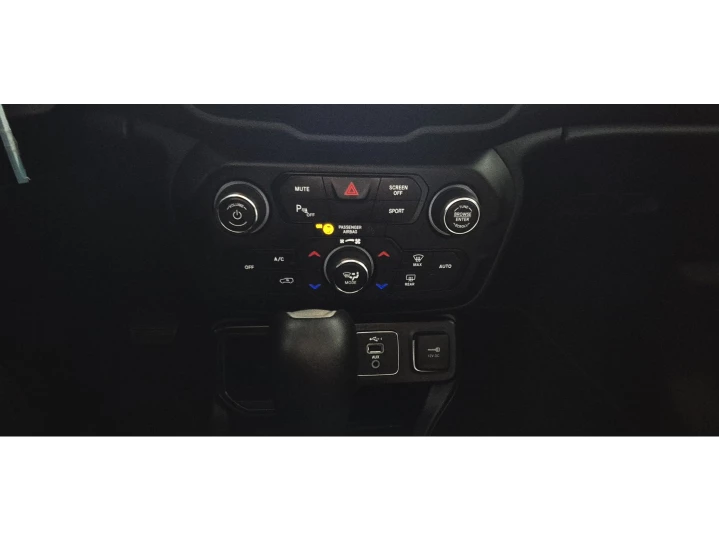 RENEGADE 1.8 16V Longitude