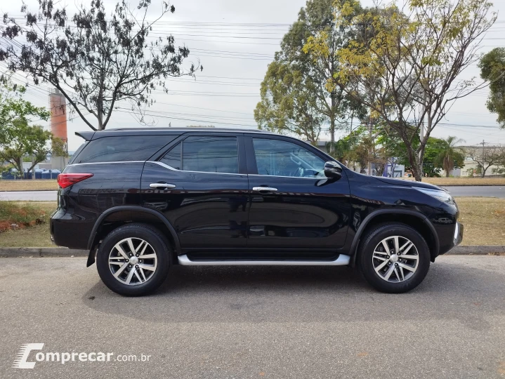 HILUX 2.8 SW4 4X4 8V