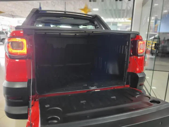 Strada Volcano 1.3 Flex 8V CD