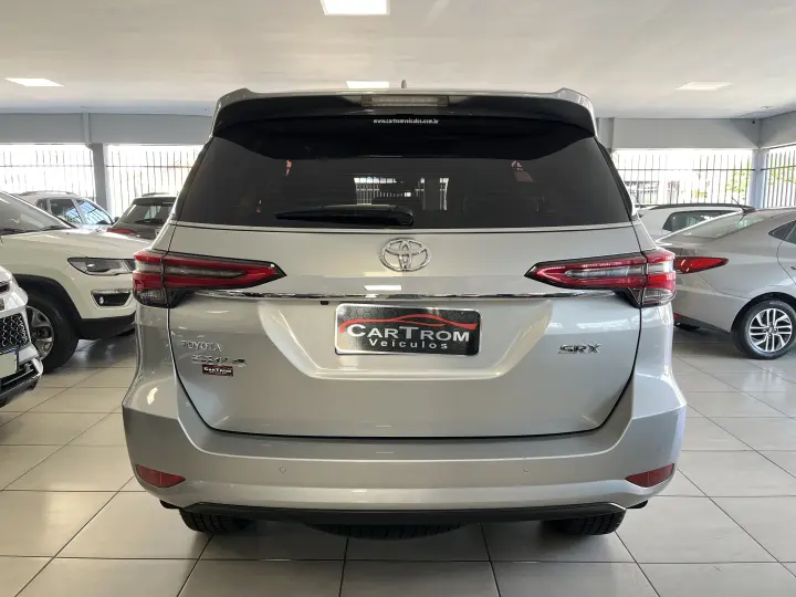 HILUX SW4 2.8 D-4d Turbo SRX 7L 4X4