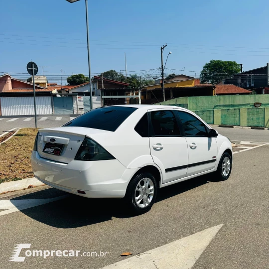 FIESTA 1.6 MPI Class Sedan 8V