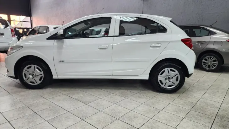 ONIX HATCH LT 1.0 8V FlexPower 5p Mec.