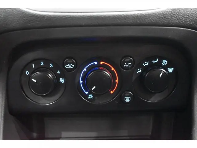 KA - 1.0 TI-VCT SE SEDAN MANUAL