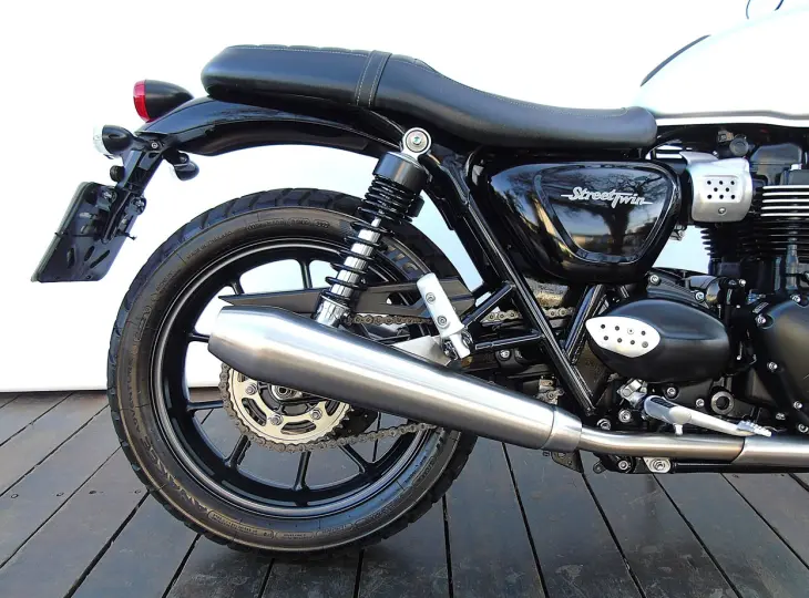 TRIUMPH STREET TWIN