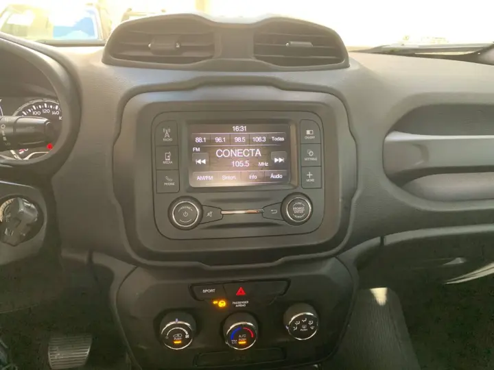 Renegade Sport 1.8 4x2 Flex 16V Aut.