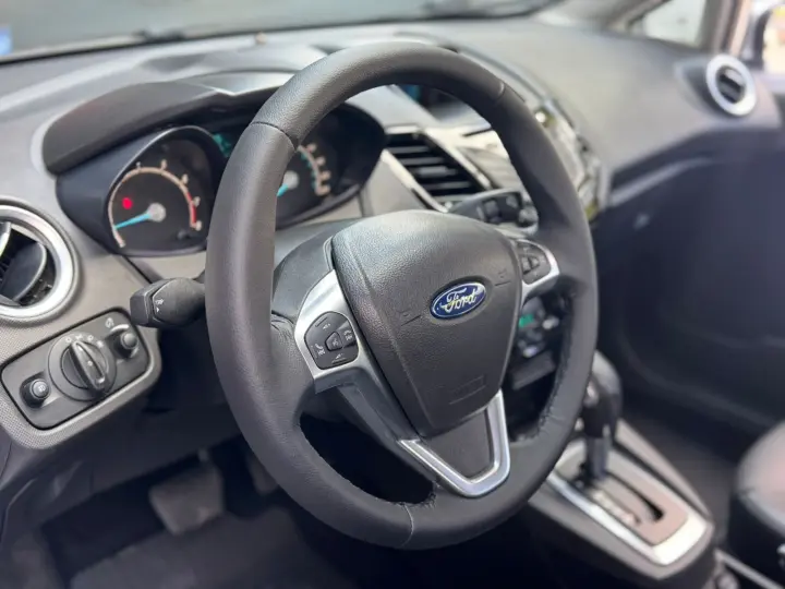 FIESTA 1.6 Titanium Hatch 16V