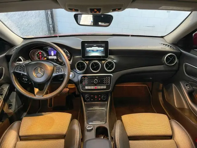 CLA 180 - 1.6 CGI 7G-DCT