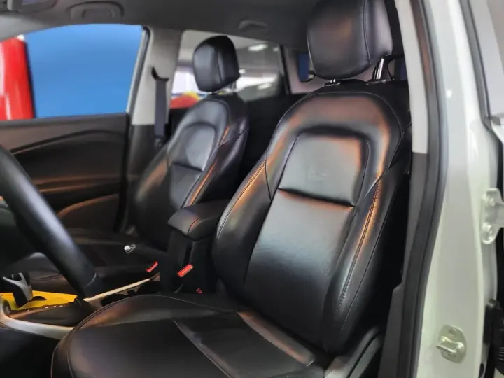 TRACKER LT 1.0 Turbo 12V Flex Aut.