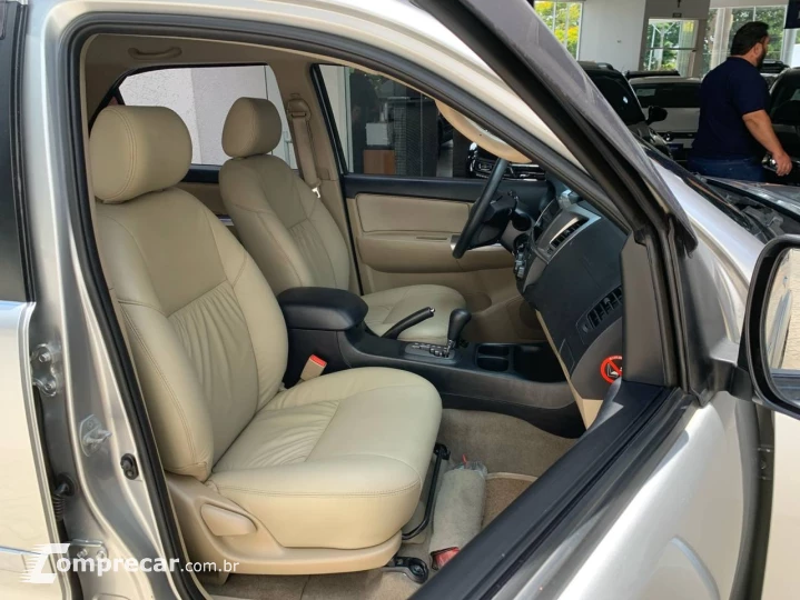 Hilux SW4 SR 4x2 2.7 Flex 16V Aut.