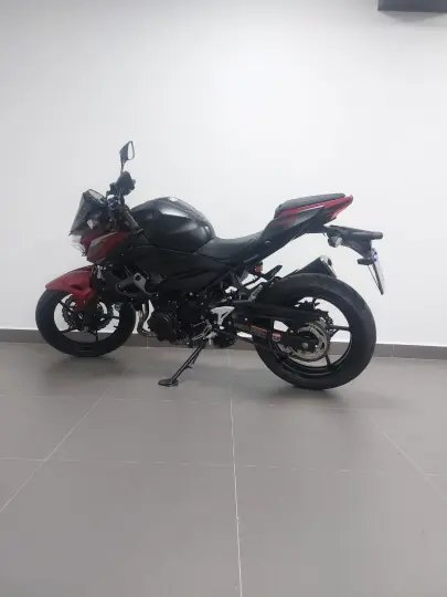 KAWASAKI Z400