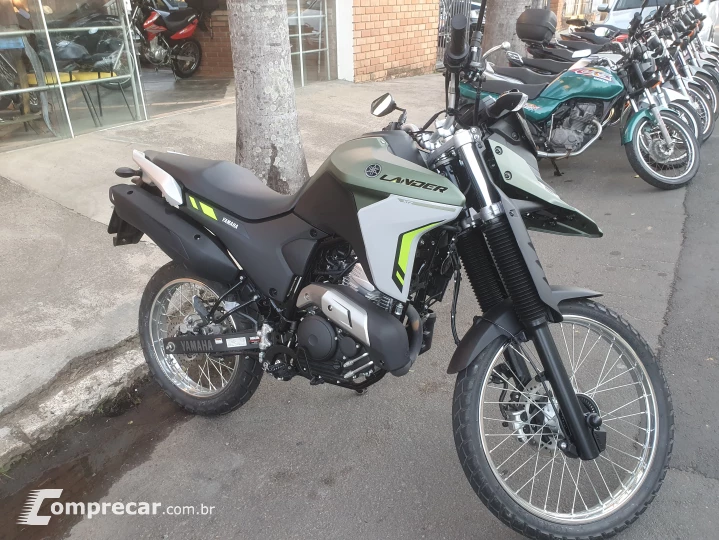 XTZ 250 LANDER CONNECTED