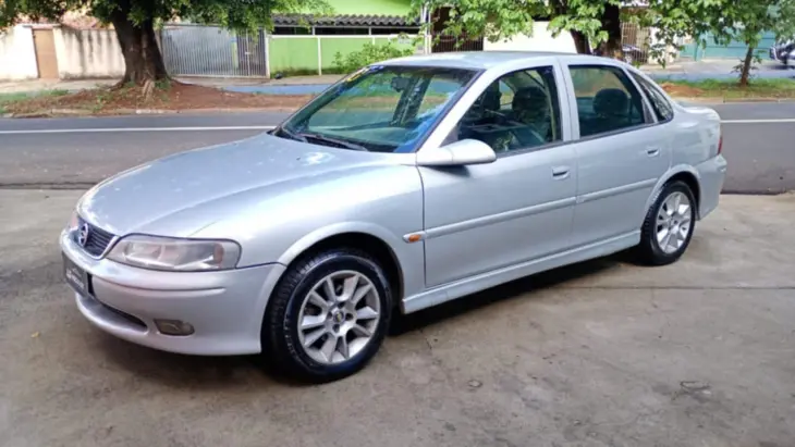 VECTRA 2.2 MPFI GL Milenium 8V