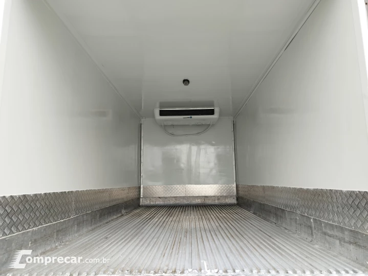 Delivery 9.170 + Baú Refrigerado