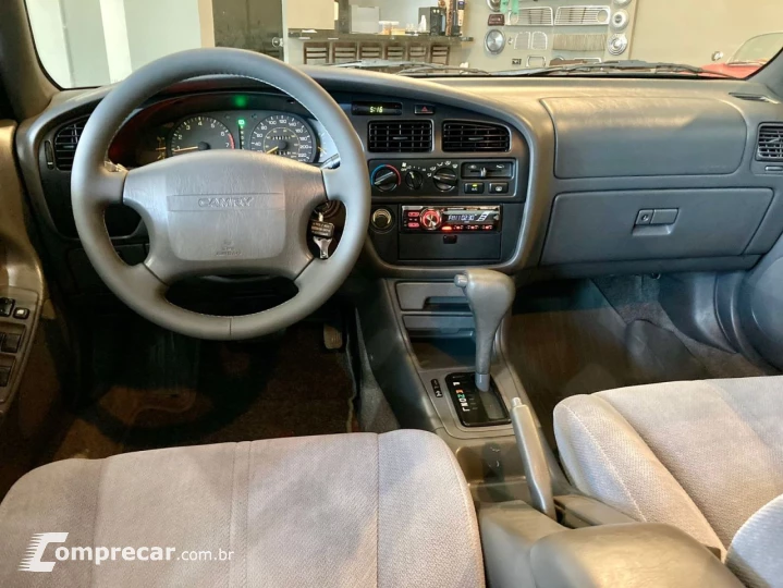 Camry 2.2 16V 4P LE AUTOMÁTICO