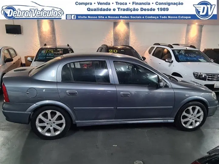 ASTRA 1.8 MPFI Millenium II Sedan 8V