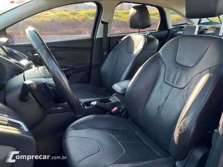 FOCUS 2.0 TITANIUM PLUS FASTBACK 16V FLEX 4P POWERSHIFT