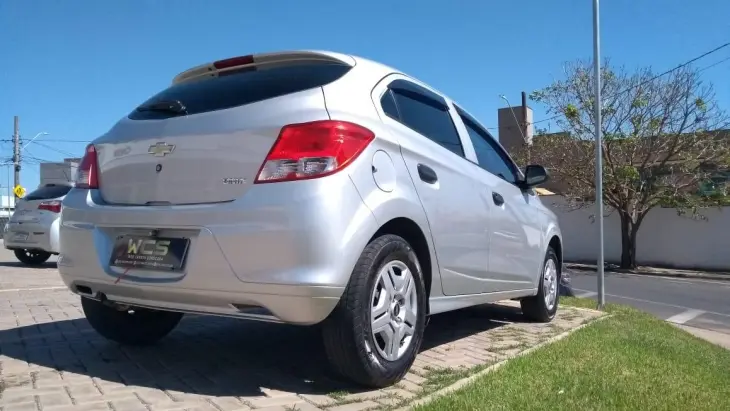 Onix Hatch LS 1.0 8V FlexPower 5P 2015